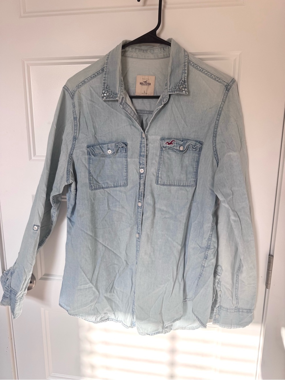Hollister Light wash chambray women’s rhinestone collar